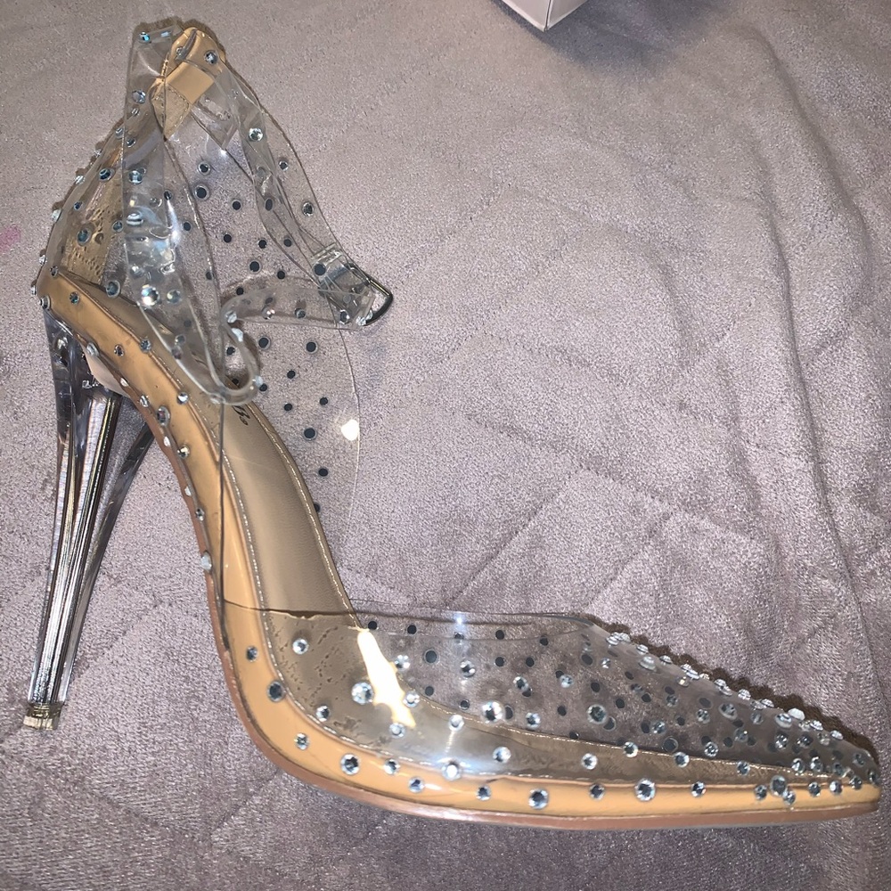 HEELS ✨
